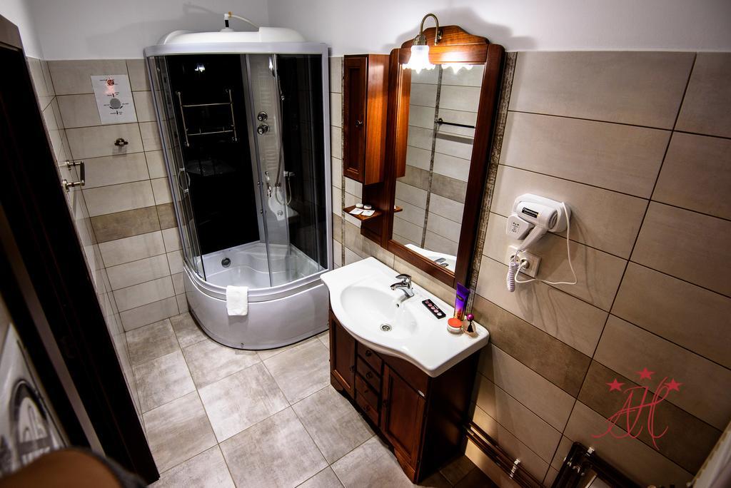 Alexander House Hotel Déva Kültér fotó